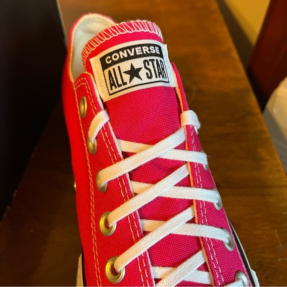 CONVERSE Women’s Chuck Taylor All Star Cerise Pink Platform Low Sneakers - Picture 6 of 10